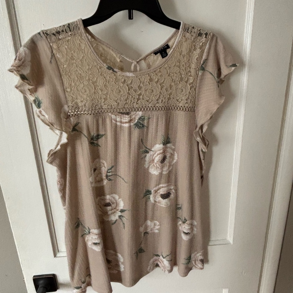Torrid Floral Lace Beige Top size 0